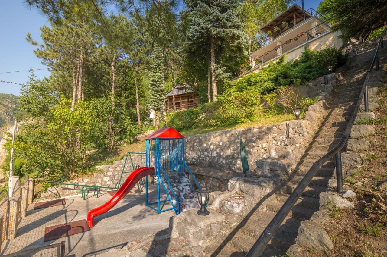 Vila Dunjarica Golubăţ Exterior foto