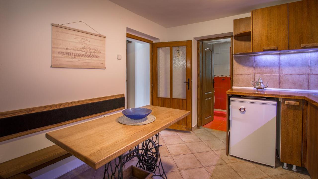 Vila Dunjarica Golubăţ Exterior foto