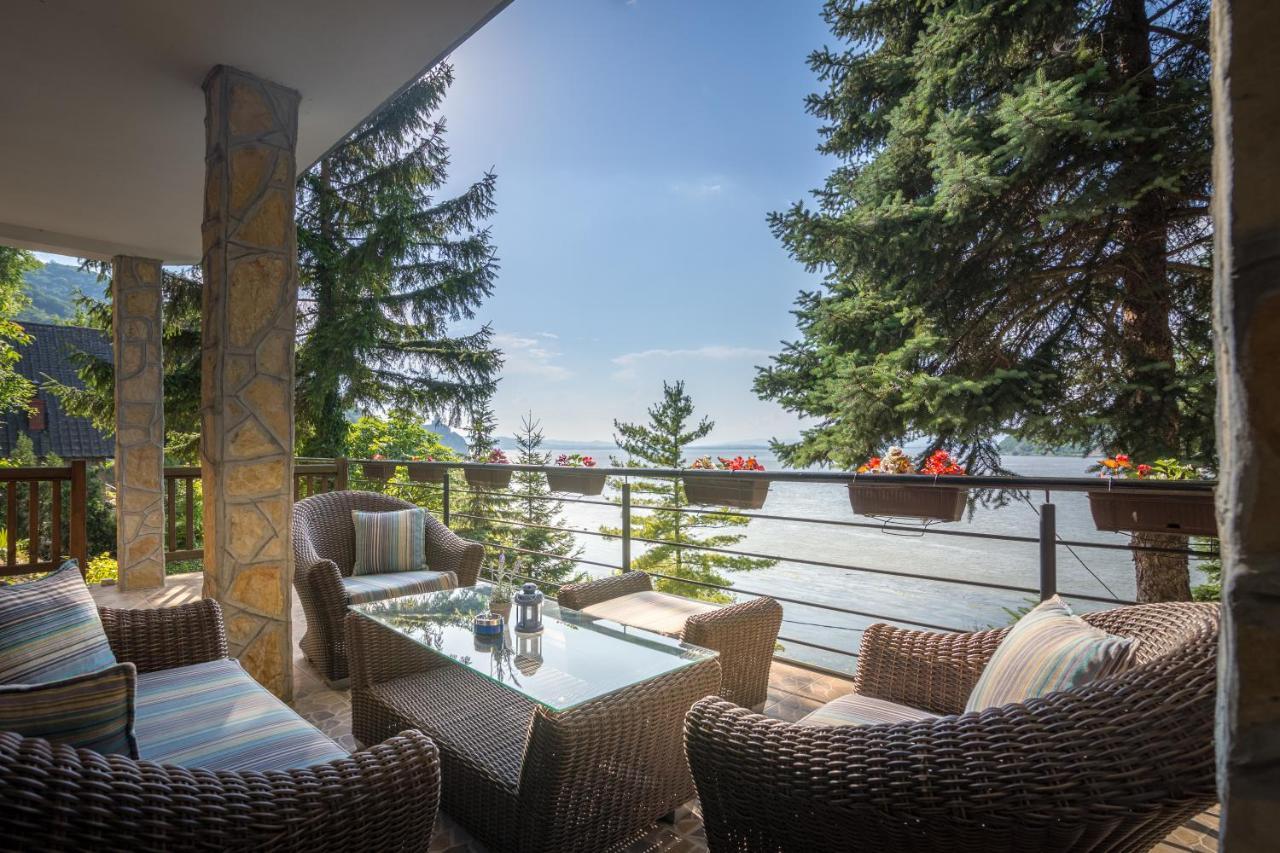 Vila Dunjarica Golubăţ Exterior foto